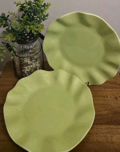 Crate & Barrel Ruffle Edge Dinner Plate Set/2  Susie E 12" Green VGUC READ DESCR - Picture 1 of 5