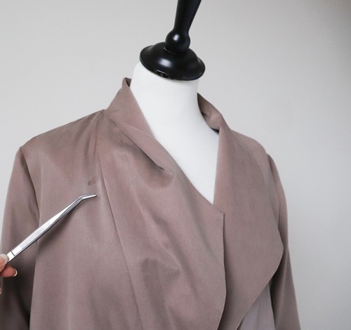 Trench coat leggero French Connection - beige - etichetta UK 8 - vestibilità S / UK 10 - Foto 11 di 12