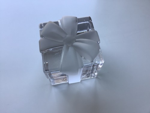 Tiffany & Co. Crystal Glass Paperweight Frosted Bow Gift Box - Picture 3 of 7