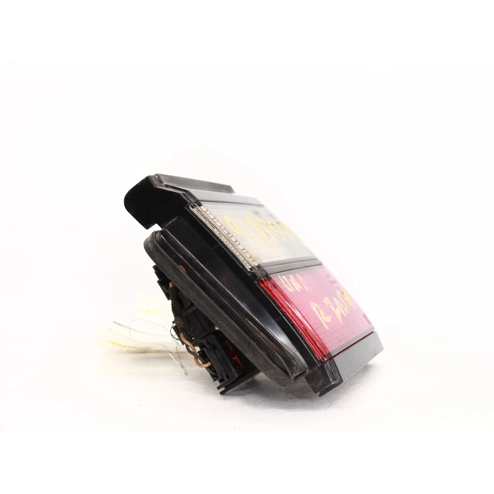 1991 Volkswagen Passat правый задний фонарь номер детали - 166-58465R - Изображение 2 из 4