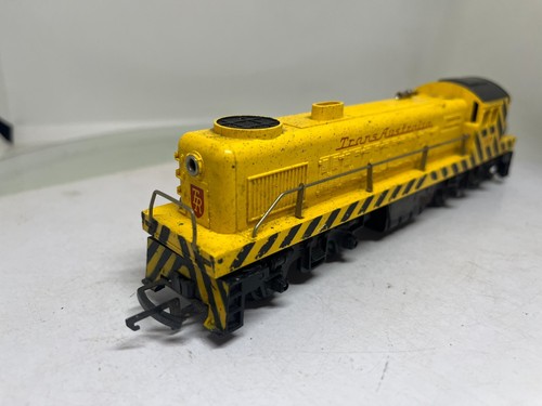Triang OO Gauge Railways R155 'TransAustralia' Diesel Switcher #7005 Yellow - Picture 9 of 12