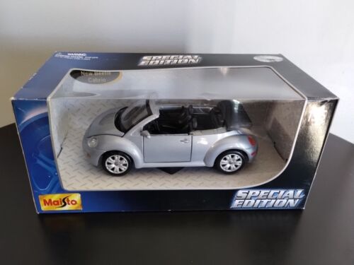 Sealed Maisto Special Edition 1:25 Silver VW New Beetle Cabriolet Detailed Model - Afbeelding 1 van 7