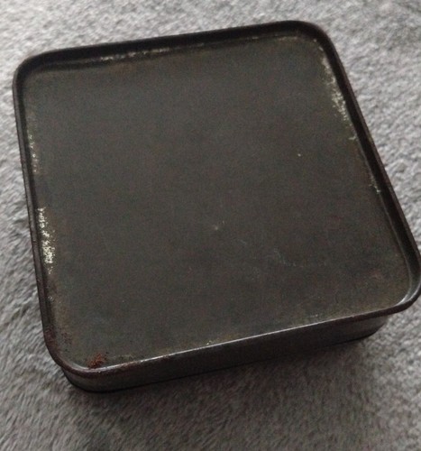 Kleine quadratische alte Eisendose - Bild 13 von 19