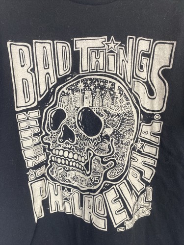 Retro Bad Things Happen In Philadelphia Totenkopf T-Shirt Wahrzeichen Größe LG schwarz