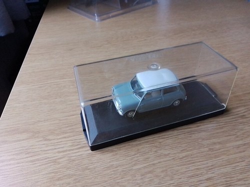 Vitesse Mini Cooper S grigio con tetto bianco. - Foto 6 di 9
