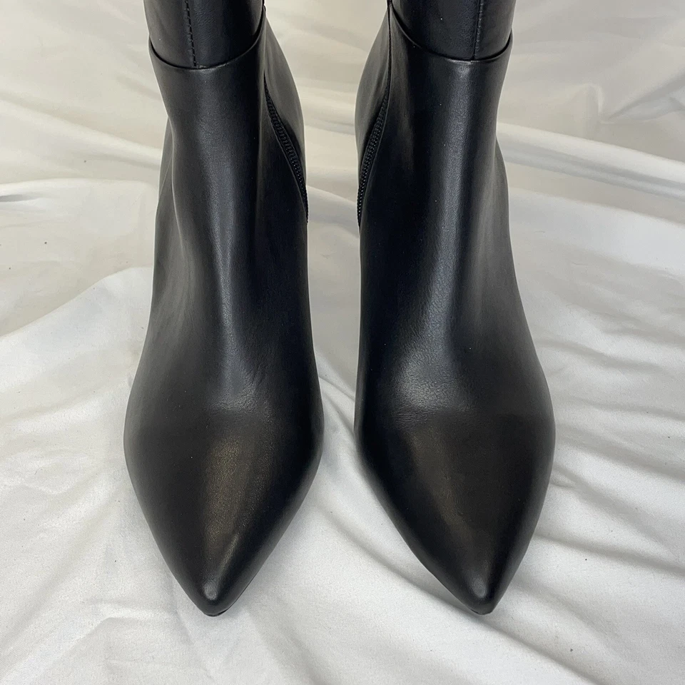 Bota Calvin Klein Glydia 34E7637 de cuero negra punta tacón alto para mujer talla 10 Foto 3 de 4