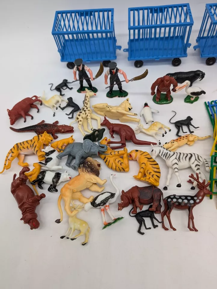 BLUE BOX Safari Set - Vintage With Box Incomplete Missing Truck & Other Pieces  - Image 3 of 4