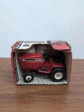 1/16 Ertl International Lawn & Garden 682 Cub Cadet Tractor 
