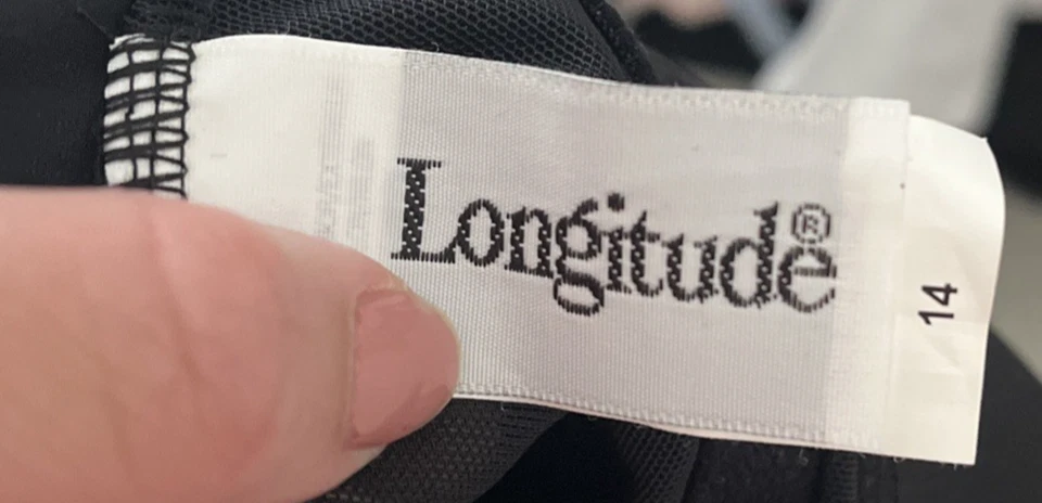 Traje de baño Longitude para mujer de una pieza negro liso 14 nailon spandex sin mangas Foto 2 de 4