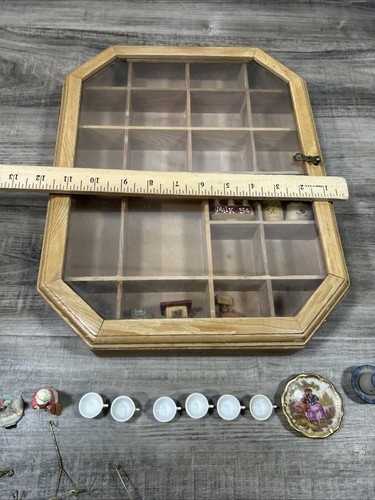 VTG Home Interiors Shadow Box With Closing Glass Door With Extras - Picture 4 of 13