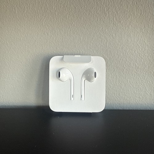 NEW Apple iPhone Lightning Wired Earpods iPhone Earbuds OEM GENUINE - FAST SHIP
