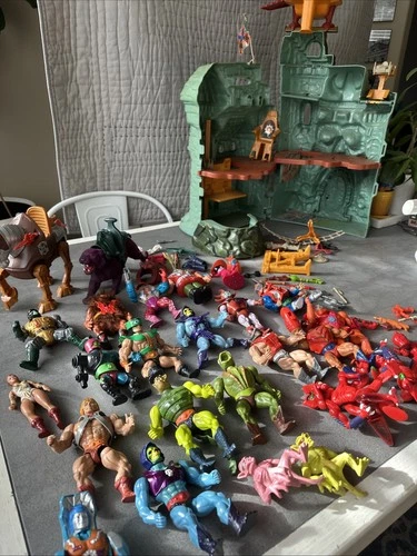Vintage He-Man Masters of the Universe Figurines & Weapons & Castle 1980s