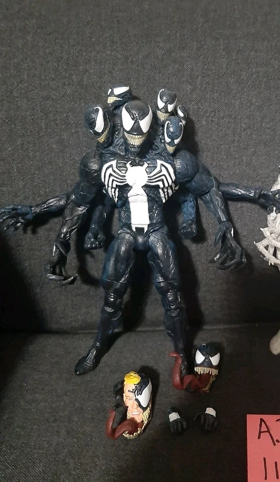 Lote de (2) figuras de acción Diamond Select Venom & Anti-Venom Marvel Select Foto 2 de 3