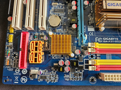 Mainboard Gigabyte GA-P31-DS3L mit Prozessor und I/O-Blende, ungetestet - Zdjęcie 3 z 7