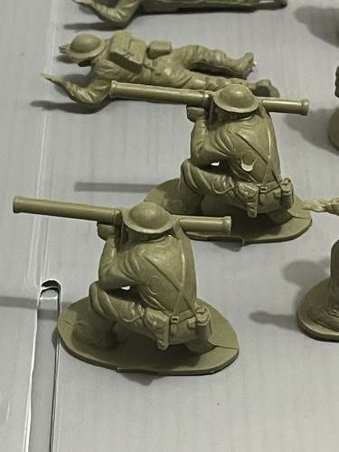 Lot of 17 Assorted WWII Plastic Soldiers British and German Military Detailed - Picture 18 of 24