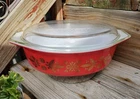 Vintage Pyrex Promotional Golden Poinsettia Dish 045 2.5 QT w Lid