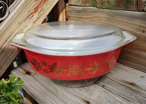 Vintage Pyrex Promotional Golden Poinsettia Dish 045 2.5 QT w Lid