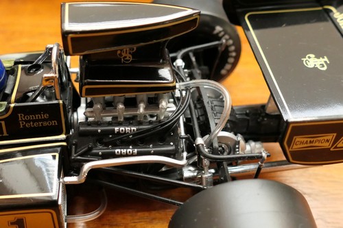 Lotus 72E / Ronnie Peterson / Quartzo 1:18 - Foto 8 di 15