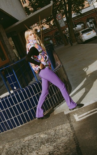 ZARA NEU Damen lila hohe Leibhöhe Kick Flare Hose LARGE UK 12 - Bild 15 von 18