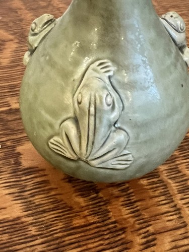 ART POTTERY CERAMIC SCULPTED MINI DECANTER FROG AND STOPPER MATTE FINISH GREEN - Picture 4 of 8