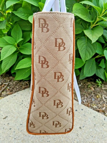 Dooney & Bourke Natural 🤎 Maxi Quilt DB Logo Ashton Tote - Picture 4 of 5