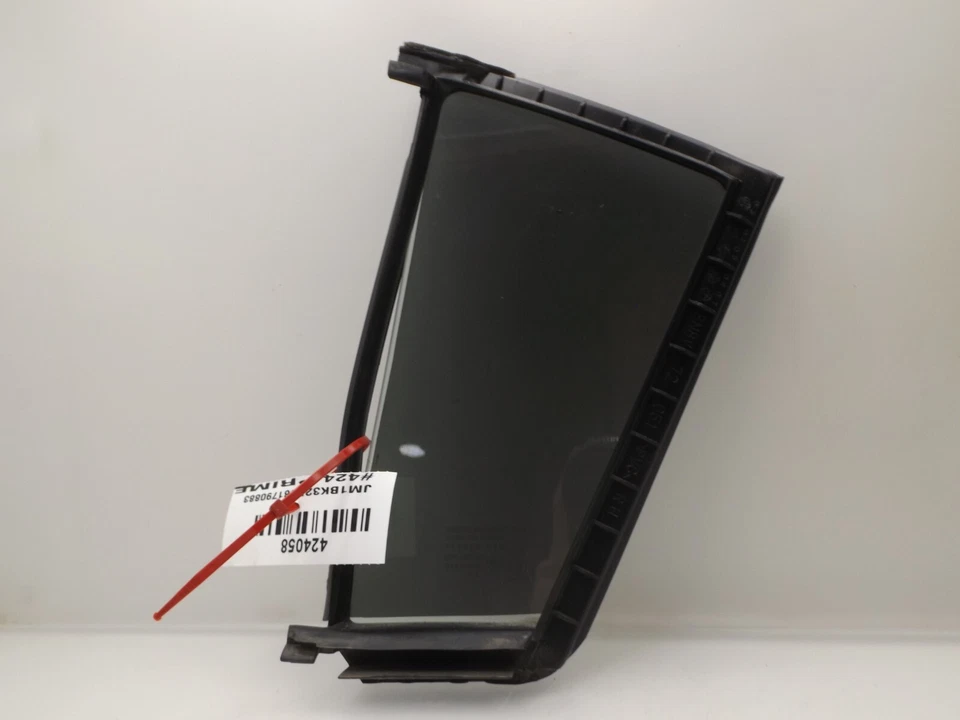 Vidrio de ventilación puerta trasera derecha Mazda 3 2008 BN8V72661A Foto 4 de 4