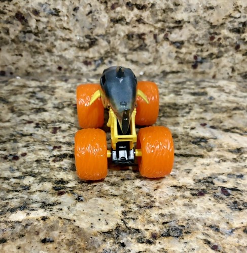 Camión Spin Master Monster Jam Fire & Ice Megalodon 2024 nuevo 1:64 - Imagen 4 de 5