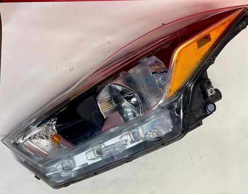 2013 NISSAN LEAF OEM PASSENGER RIGHT TAIL LIGHT LAMP OEM - Picture 1 of 7