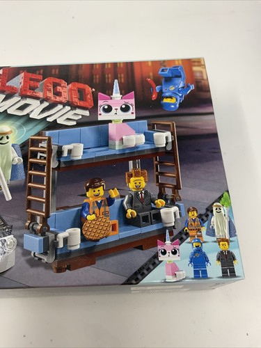 LEGO The LEGO Movie 70818 Double-Decker Couch 197 pcs Brand New 5 Minifigures - Picture 3 of 12