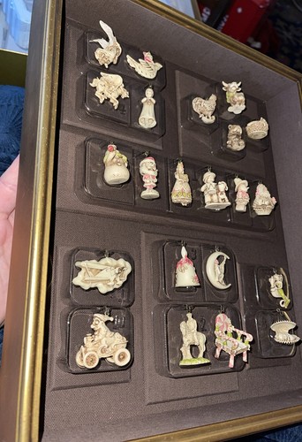 2003 Hallmark ~ Event Studio Edition Gallery 22 Ornament Set w/Wall Display BNIB - Picture 6 of 18