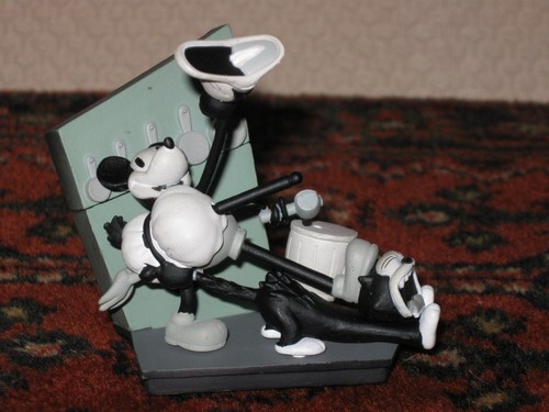 Mickey Mouse Cinemagic 2.5 inch Steamboat Willie Figure TOMY UK - 第 1/8 張圖片