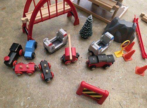 BRIO WOOD TRAIN SET 67 Pc - Picture 3 of 4