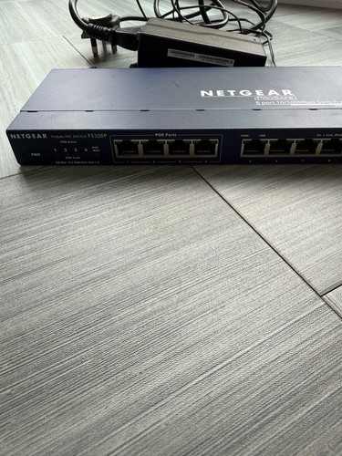 Przełącznik Netgear ProSafe FS108P PoE niebieski 8 portów 10/100 Mbps z zasilaczem sieciowym - Zdjęcie 6 z 7