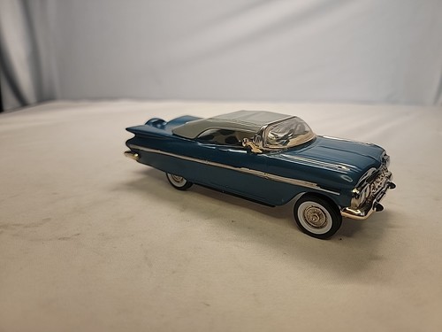 DEPT 56 Oldtimer 1959 Chevrolet Impala Cabrio #55289 - Bild 4 von 5