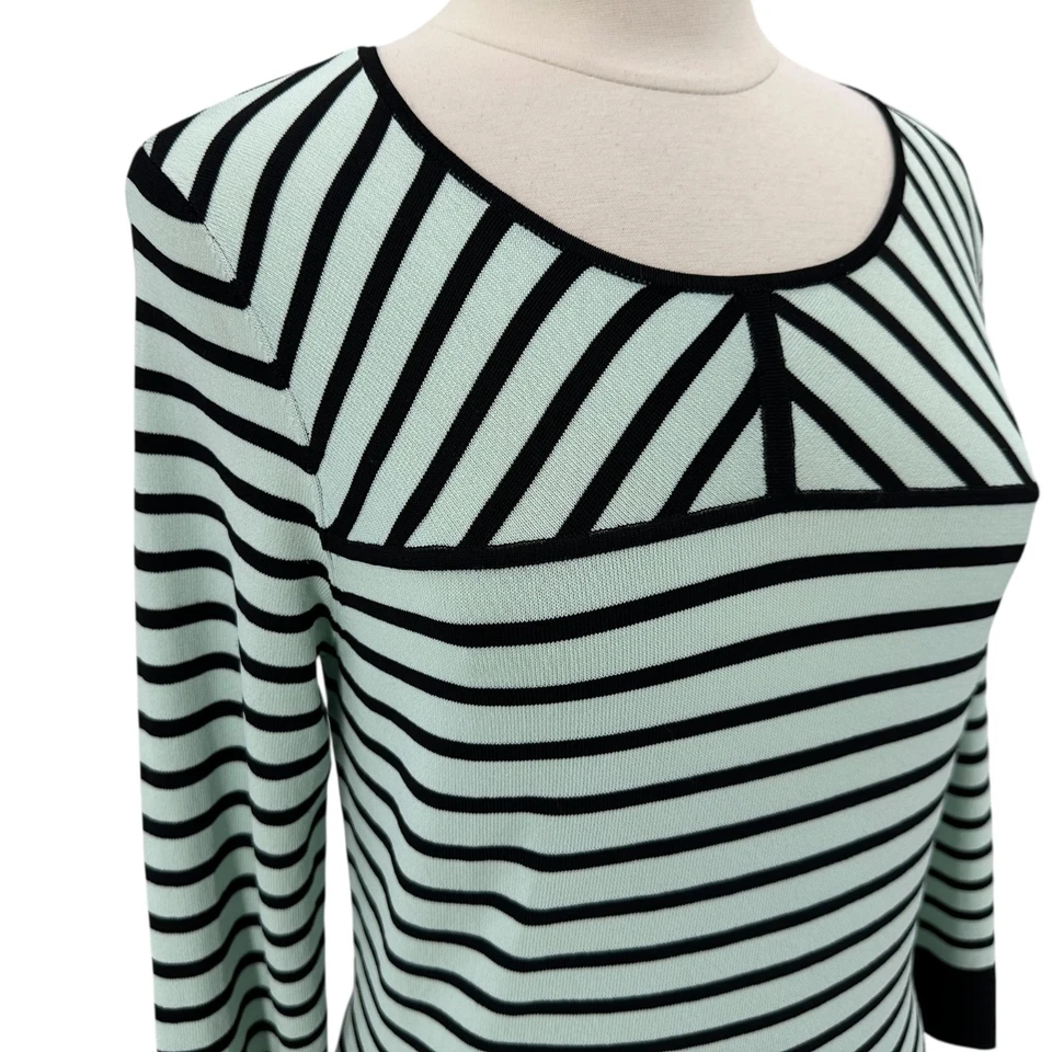 Suéter de punto mediano para mujer Elle ligero ajustado a rayas verde menta negro Foto 3 de 4