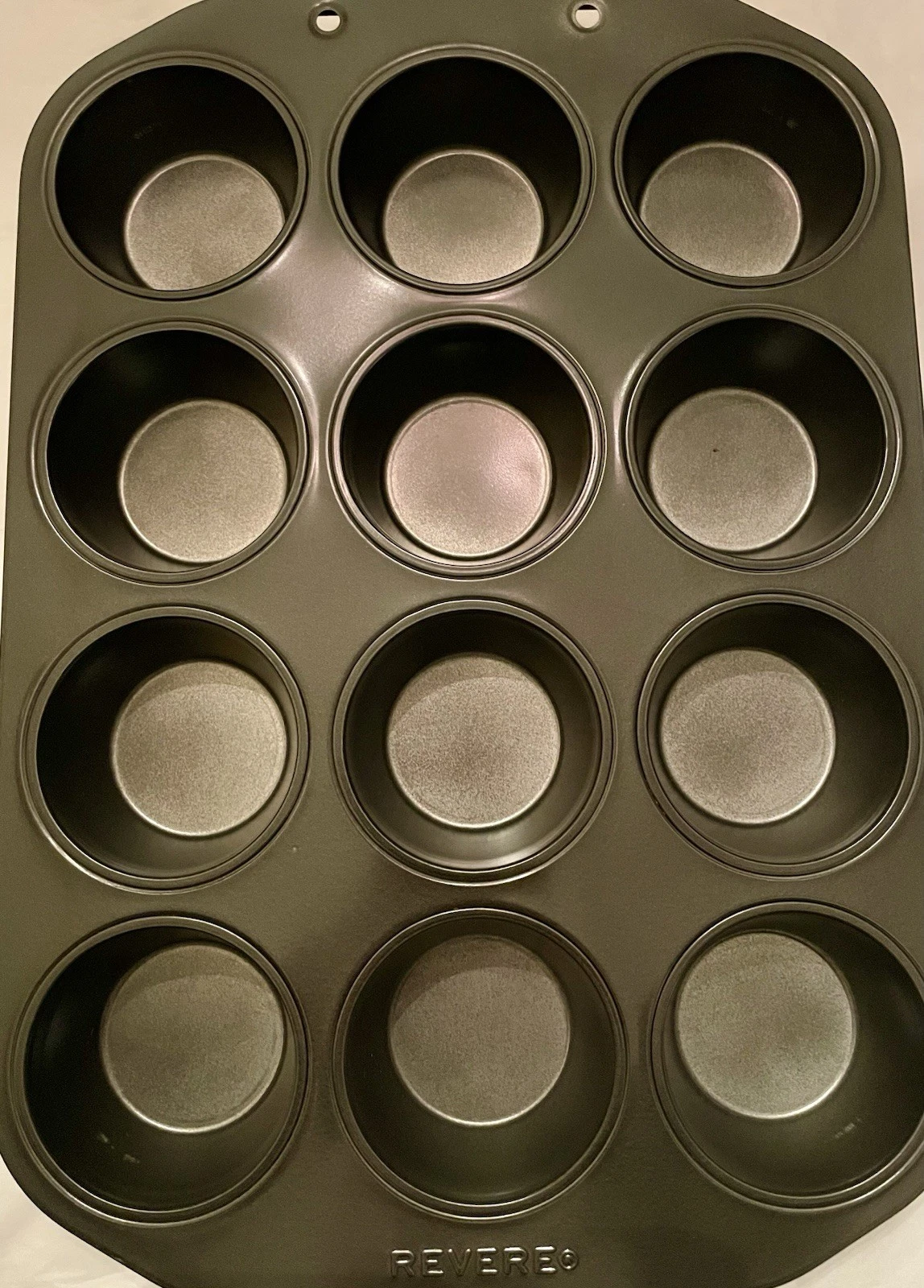 REVERE Brand Muffin Pan Non Stick 10x14 12 Muffin Cup Minor Scratches Read Des
Opens in a new window