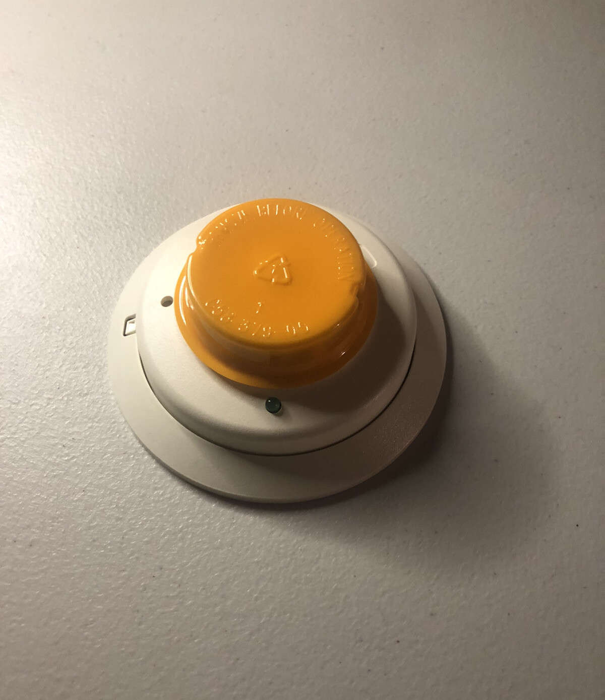 SYSTEM SENSOR Photoelectric Smoke Detector 4W-B with Plug-In Base  -image