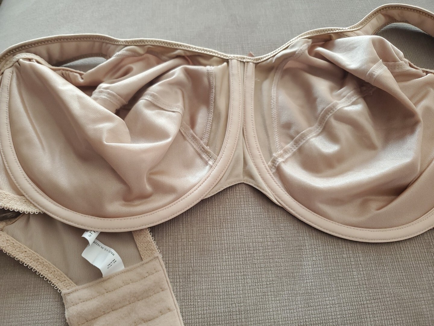 Bali Minimizer 42DD Beige UW Bra 3562 EUC SATIN TR… - Gem