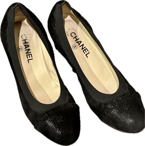 CHANEL ESCARPIN BLACK SUEDE PUMPS WITH CC EMBLEMS IN FRONT, ORIGINAL BOX, s 40 - Picture 4 of 18