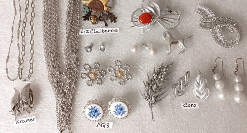 25 Lot Earrings Brooch Necklace, Avon Liz Claiborne Krame, 1928 Coro Nine West - Picture 4 of 8