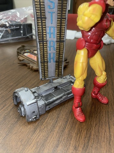 Toy Biz Marvel Legends Iron Man/ Tony Stark Figure with Classic Armor W Stand - Picture 3 of 6