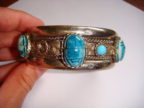 VINTAGE SILVER TONE FAUX TURQUOISE SCARAB CUFF BANGLE BRACELET EASTERN ESTATE - Picture 3 of 12