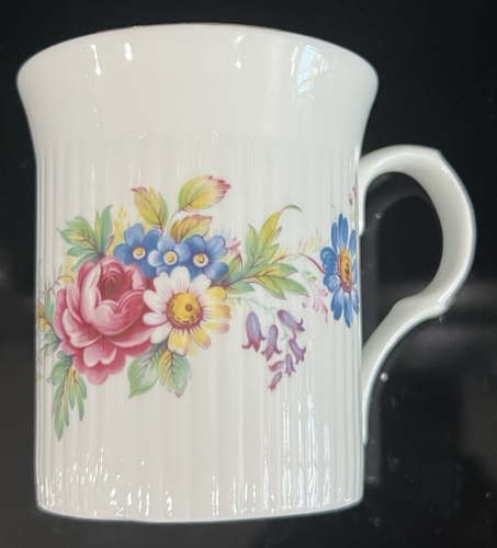 4 tazas de café vintage Royal Castle Bone China England florales acanaladas borde dorado 8 oz - Imagen 5 de 15