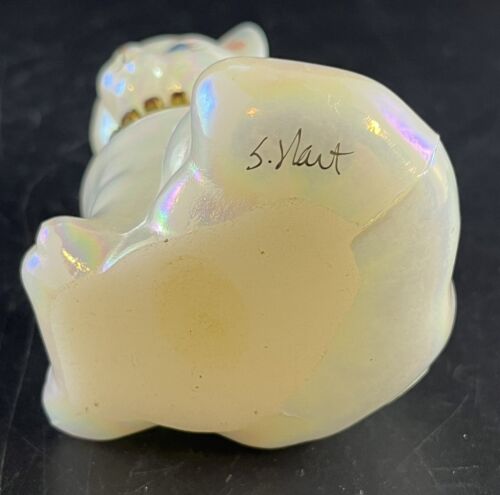 Vintage FENTON Iridescent Art Glass CAT-Red Collar, Signed. - Picture 6 of 7