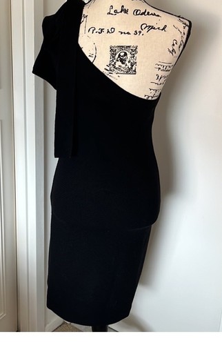 CHANEL Authentic One Shoulder - Picture 4 of 8