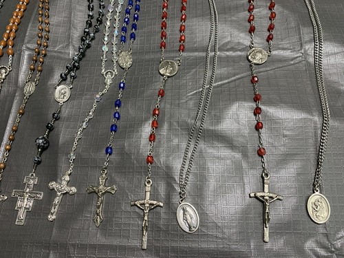Lot of (24) Vintage Necklaces Cross Crucifixes Religious Catholic Pendant Italy - Picture 6 of 11