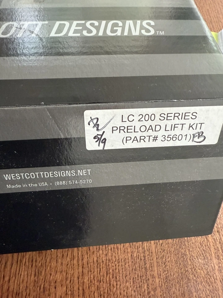 Kit de elevación de cuello de precarga Westcott Designs Land Cruiser (serie 200) solo delantero  Foto 2 de 4