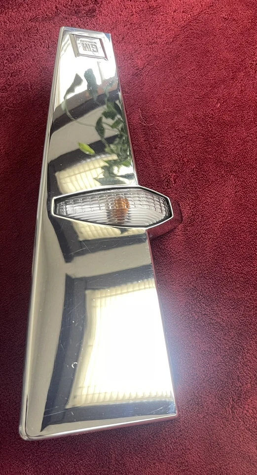 10-12 Cadillac SRX Front Right Marker Light Turn Signal Light GM# 5890909 - Image 2 of 4