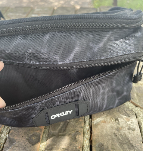 Oakley Gürteltasche Bauchtasche schwarz mit Design 100% Polyester - Bild 2 von 6
