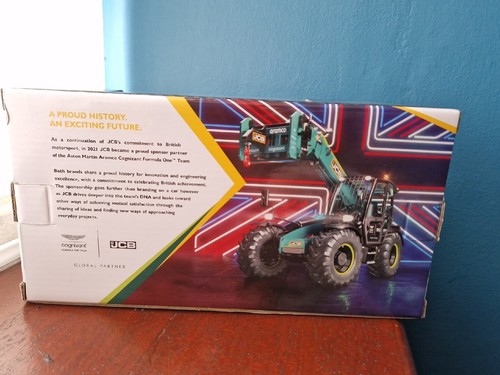 Britains 43271 JCB 541-70 AgriPro Loadall F1 Special Edition ASTON MARTIN JCBs - Picture 12 of 14
